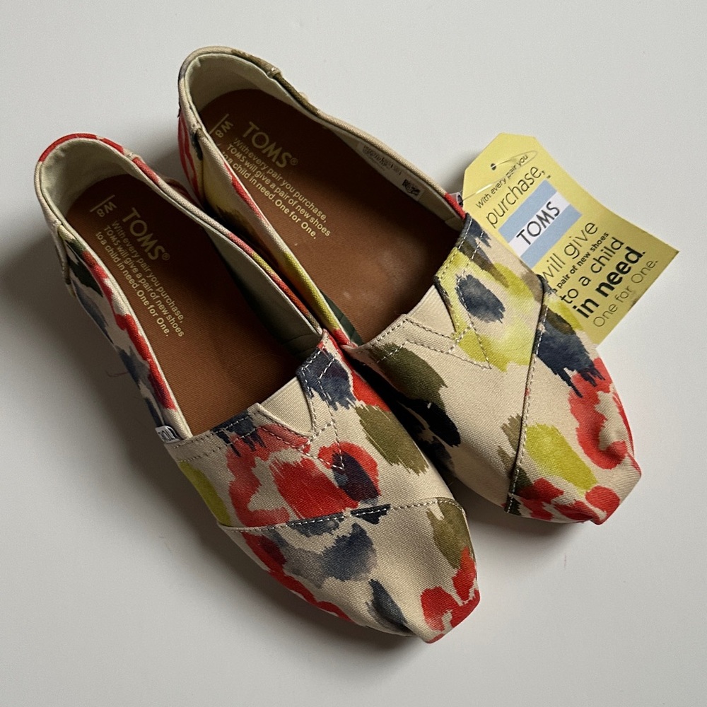 TOMS Women's Canvas Flats - Red, Green, Blue Floral size 8